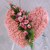 kalp pano karankil ve güller   Karaman anneler günü çiçek yolla 