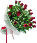  Karaman uluslararası çiçek gönderme  11 adet kirmizi gül buketi sade ve hos sevenler