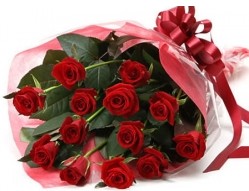  Karaman yurtiçi ve yurtdışı çiçek siparişi  10 adet kipkirmizi güllerden buket tanzimi
