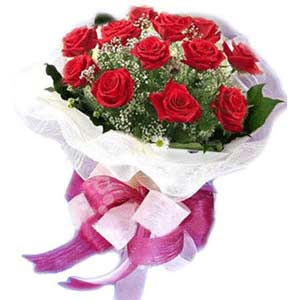  Karaman çiçekçiler  11 adet kırmızı güllerden buket modeli