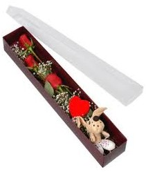 kutu içerisinde 3 adet gül ve oyuncak  Karaman çiçek mağazası , çiçekçi adresleri 