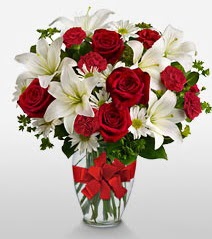Eşsiz vazo tanzimi güller kazablankalar  Karaman çiçek online çiçek siparişi 