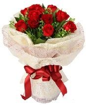 12 adet kırmızı gül buketi  Karaman yurtiçi ve yurtdışı çiçek siparişi 