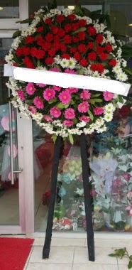 Cenaze çiçek modeli  Karaman anneler günü çiçek yolla 