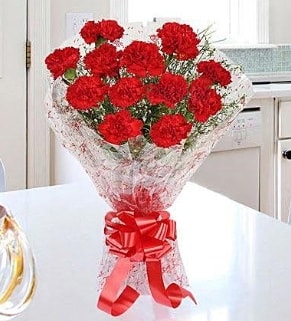12 adet kırmızı karanfil buketi  Karaman ucuz çiçek gönder 